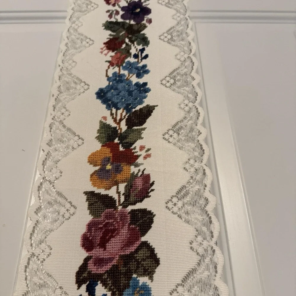 Vertical Wall Hanging Tapestry With Floral Design